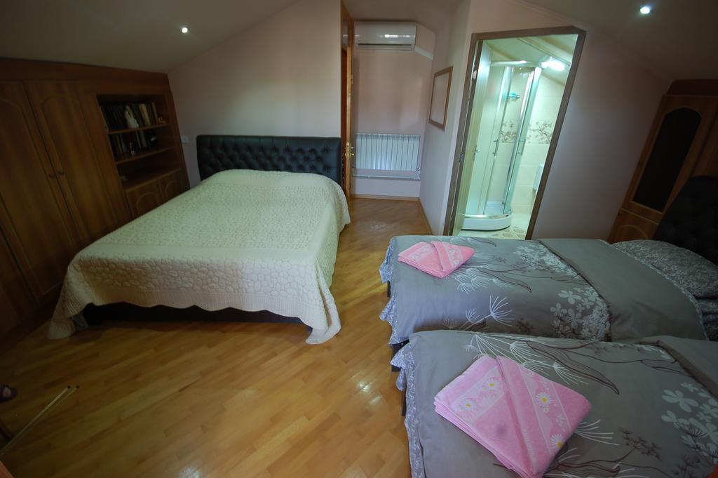 Guest House Eka & Gio Sighnaghi Ngoại thất bức ảnh